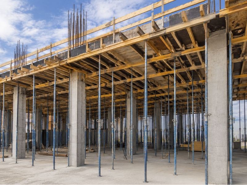 Aluguel de Escora Metálica: Segurança, Praticidade e Economia para sua Obra